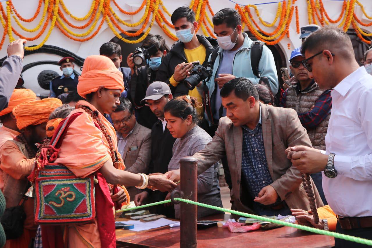 दक्षिणासहित साधुसन्तको बिदाइ